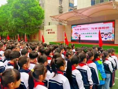 汉滨区学校 国家安全教育日主题活动与计算机房维护服务双线并进，筑牢校园安全防线